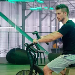 Rower stacjonarny czy warto? Odkryj korzyści i wady zakupu