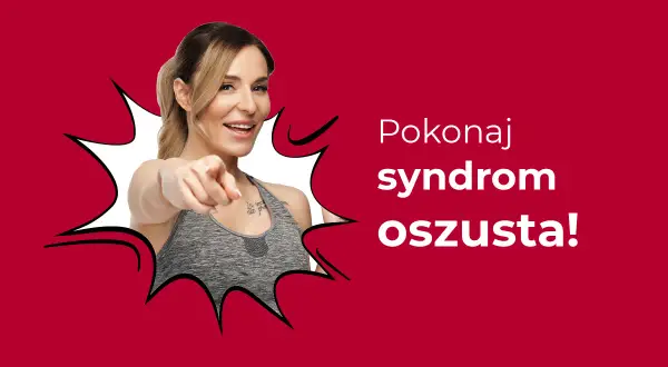 Uśmiechnięta kobieta w sportowym topie wskazuje palcem, zachęcając do pokonania syndromu oszusta.
