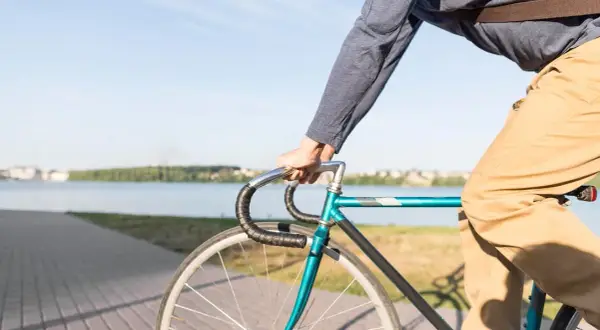 Ile kalorii spala 1 km na rowerze? Zaskakujące różnice w spalaniu