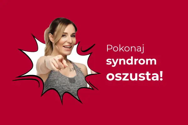 Uśmiechnięta kobieta w sportowym topie wskazuje palcem, zachęcając do pokonania syndromu oszusta.