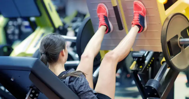 Suwnica do nóg i leg press - technika, ciężar, błędy